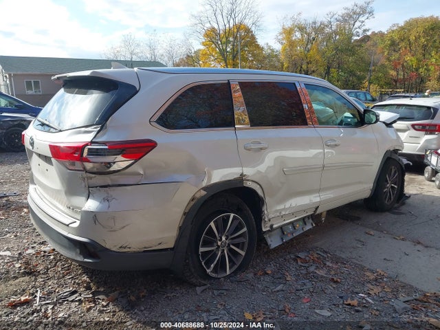 Toyota Highlander Xle 2018 5TDJZRFHXJS543978 Image 4