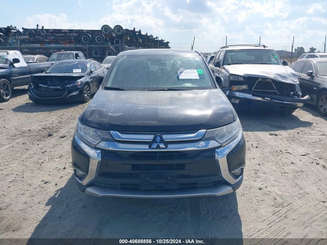 JA4AD3A38HZ023790 Mitsubishi Outlander Se