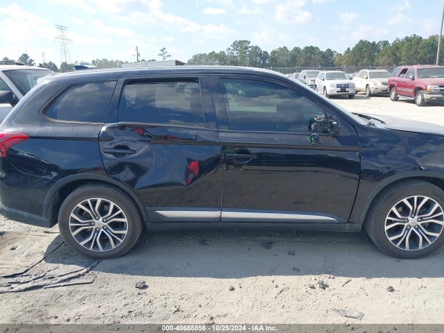 JA4AD3A38HZ023790 Mitsubishi Outlander Se