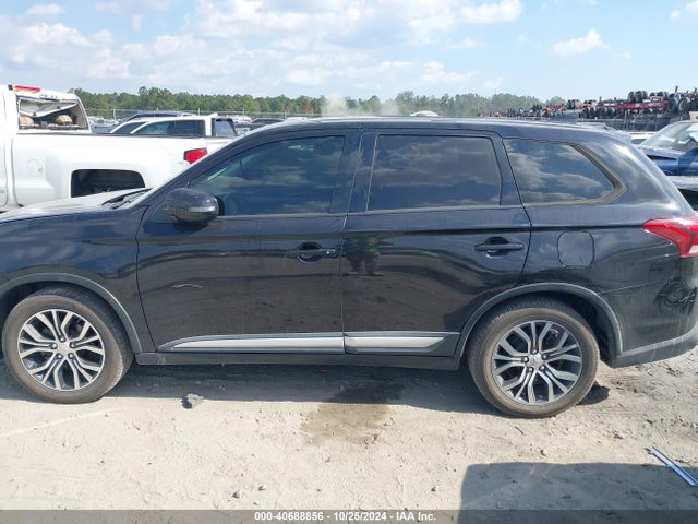 JA4AD3A38HZ023790 Mitsubishi Outlander Se