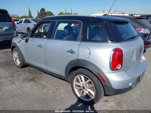 2011 MINI COOPER COUNTRYMAN WMWZB3C5XBWM00932 Photo 2