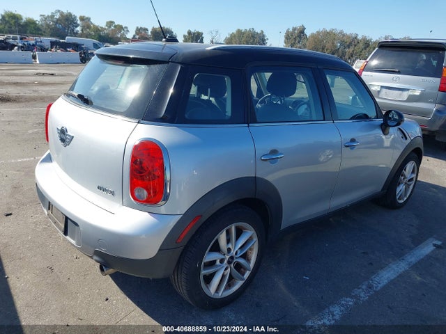 2011 MINI COOPER COUNTRYMAN WMWZB3C5XBWM00932 Photo 3
