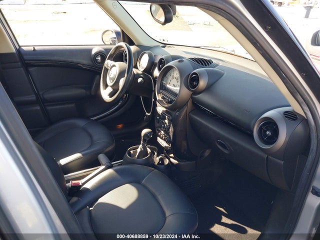 2011 MINI COOPER COUNTRYMAN WMWZB3C5XBWM00932 Photo 4