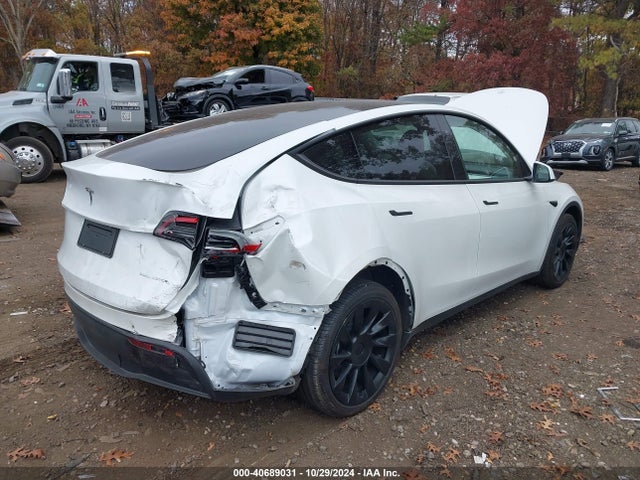 2024 TESLA MODEL Y 7SAYGDEE8RF036837 Photo 3