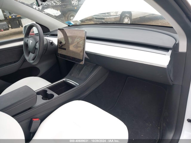 2024 TESLA MODEL Y 7SAYGDEE8RF036837 Photo 4