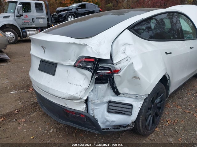 2024 TESLA MODEL Y 7SAYGDEE8RF036837 Photo 5
