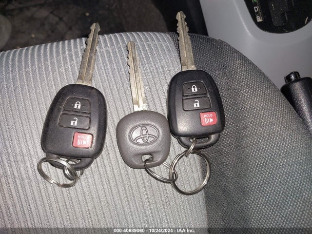 Toyota Prius C Two 2014 JTDKDTB32E1071725 Image 11
