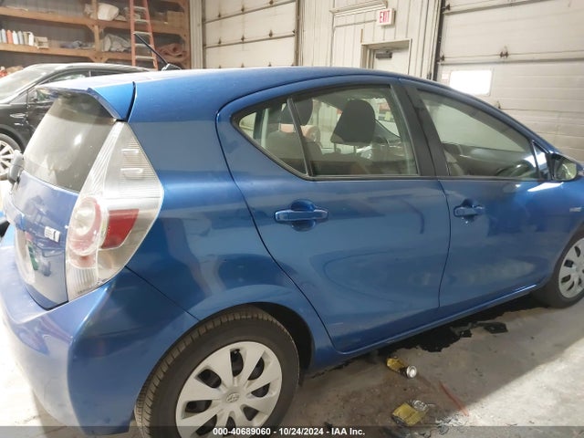 Toyota Prius C Two 2014 JTDKDTB32E1071725 Image 13