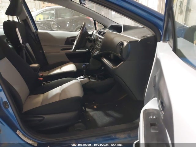 JTDKDTB32E1071725 Toyota Prius C Two