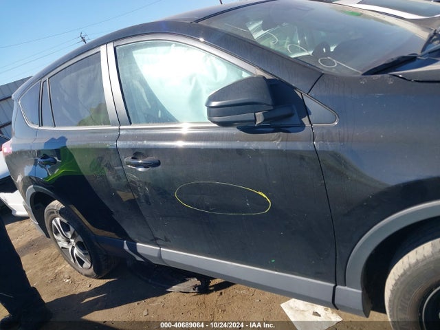Toyota RAV4 LE 2018 2T3ZFREV4JW521279 Image 13