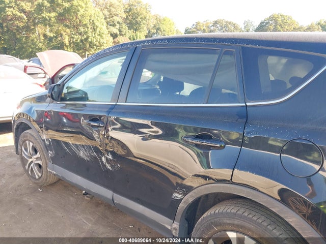 Toyota RAV4 LE 2018 2T3ZFREV4JW521279 Image 14