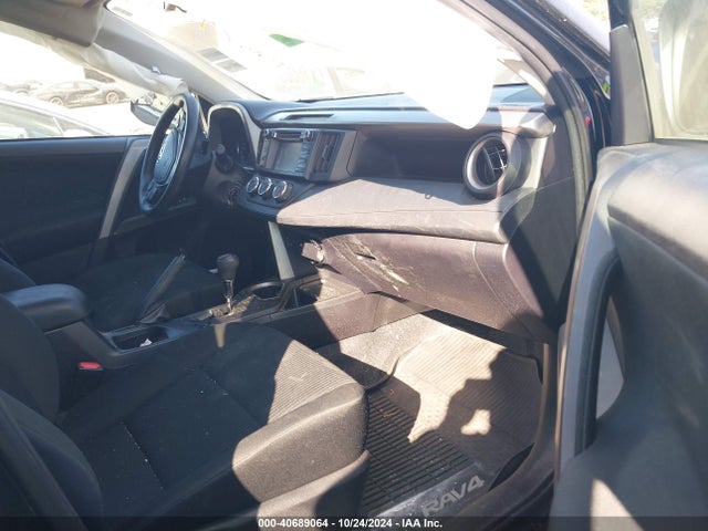 Toyota RAV4 LE 2018 2T3ZFREV4JW521279 Image 5