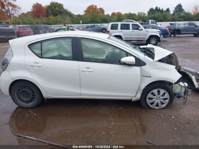 JTDKDTB39E1571915 Toyota Prius C One