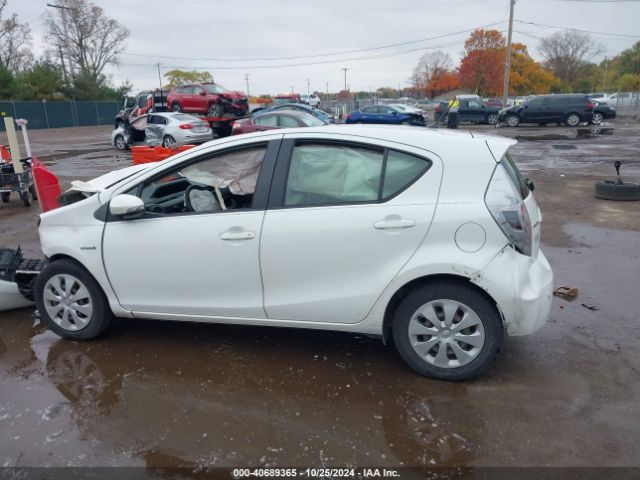 JTDKDTB39E1571915 Toyota Prius C One