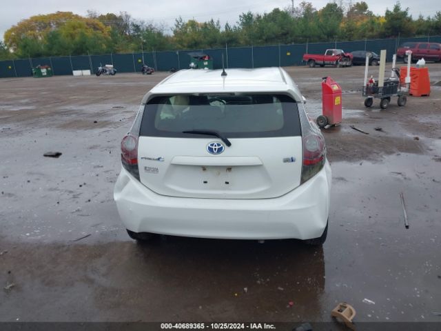 JTDKDTB39E1571915 Toyota Prius C One