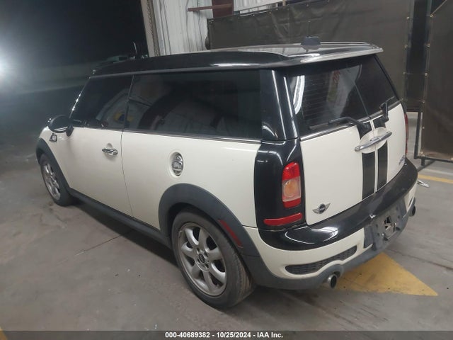 2009 MINI COOPER S CLUBMAN WMWMM33559TP74462 Photo 2