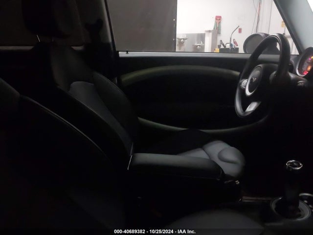 2009 MINI COOPER S CLUBMAN WMWMM33559TP74462 Photo 4
