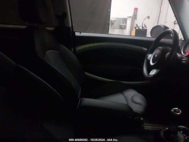 2009 MINI COOPER S CLUBMAN WMWMM33559TP74462 Photo 7