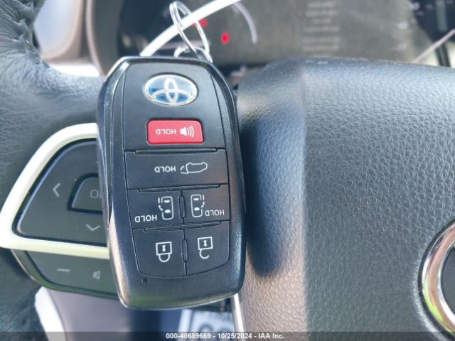 5TDYRKEC7NS119112 Toyota SIENNA XLE