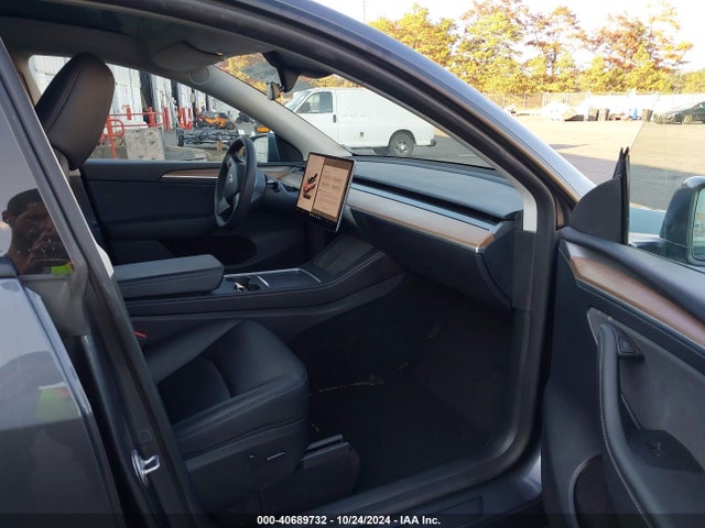 2023 TESLA MODEL Y 7SAYGDED1PF961030 Photo 4