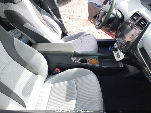 Toyota Prius Two 2016 JTDKBRFU4G3514248 Image 5