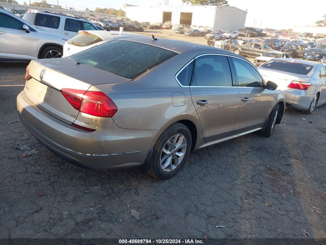 1VWAS7A32GC029585 Volkswagen Passat 1.8t S