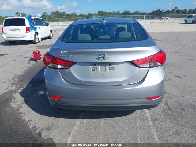 Hyundai ELANTRA SE 2015 5NPDH4AE3FH617223 Image 16