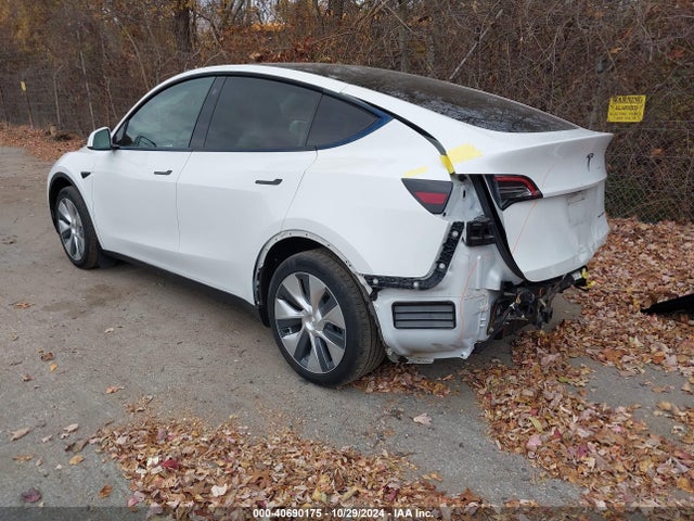 2022 TESLA MODEL Y 7SAYGDEE0NF312664 Photo 2