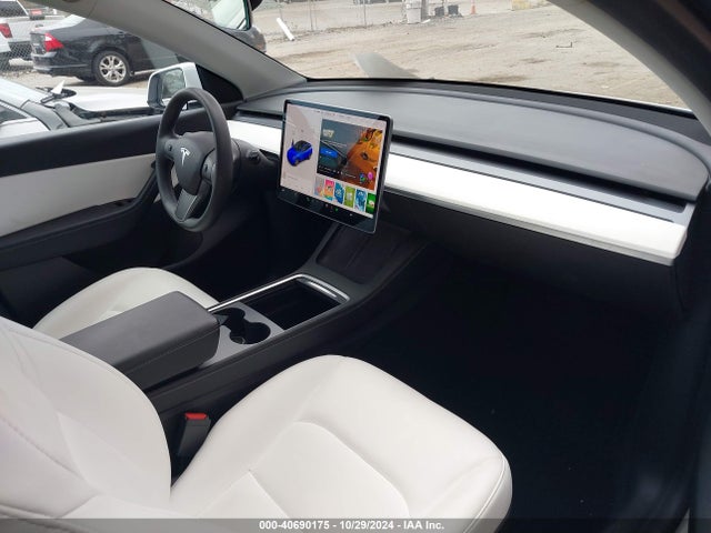 2022 TESLA MODEL Y 7SAYGDEE0NF312664 Photo 4