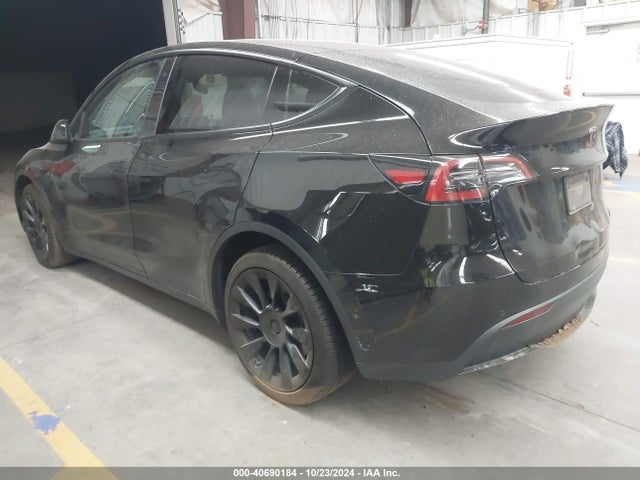 2021 TESLA MODEL Y 5YJYGDEE1MF263776 Photo 2