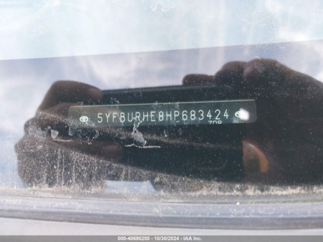 5YFBURHE8HP683424 Toyota COROLLA LE