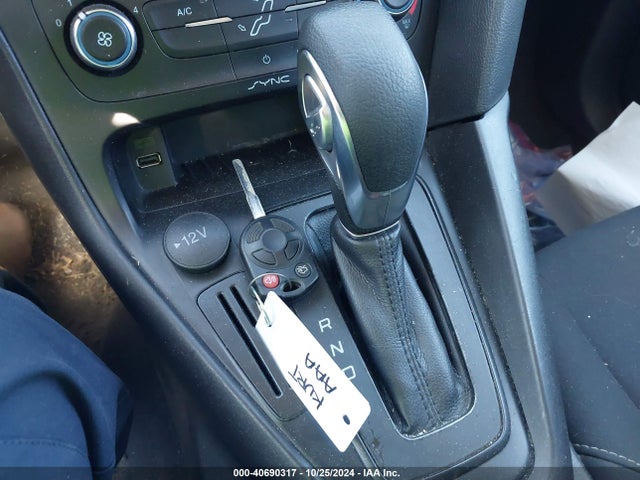 Ford FOCUS SE 2018 1FADP3K23JL231686 Image 11