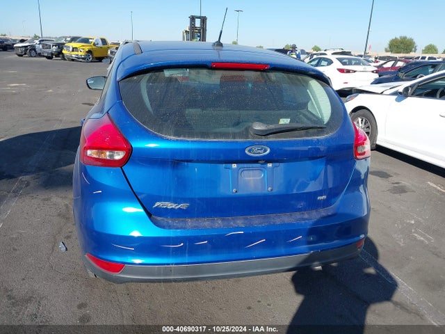 Ford FOCUS SE 2018 1FADP3K23JL231686 Image 16