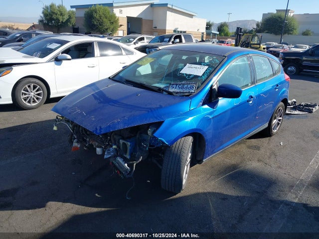Ford FOCUS SE 2018 1FADP3K23JL231686 Image 2
