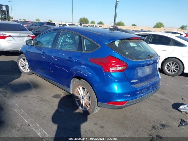 Ford FOCUS SE 2018 1FADP3K23JL231686 Image 3