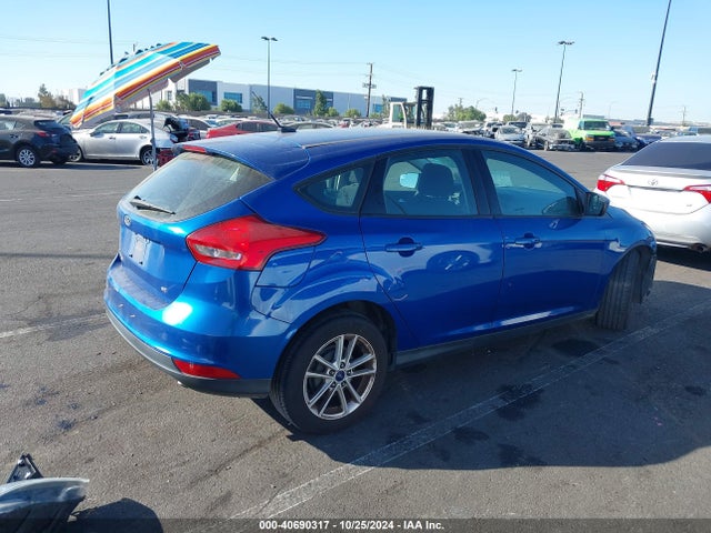 Ford FOCUS SE 2018 1FADP3K23JL231686 Image 4