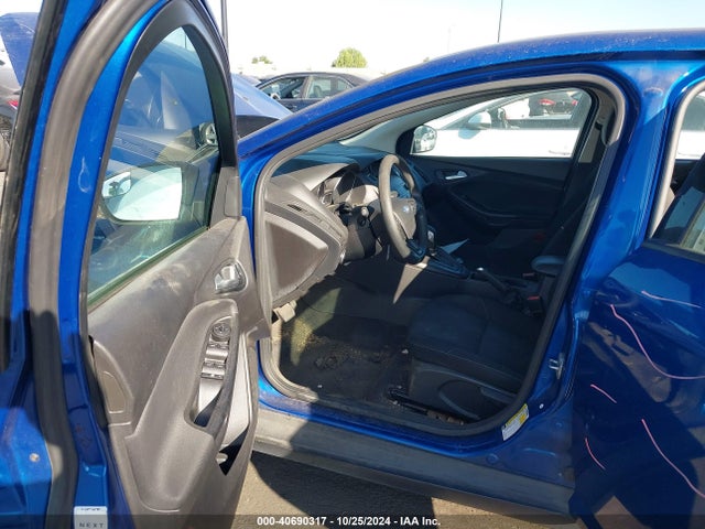 Ford FOCUS SE 2018 1FADP3K23JL231686 Image 5