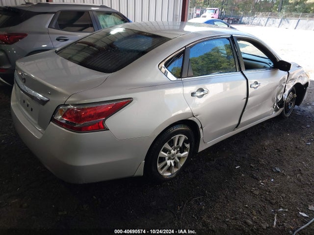 Nissan Altima 2.5 S 2015 1N4AL3AP0FN329923 Image 4