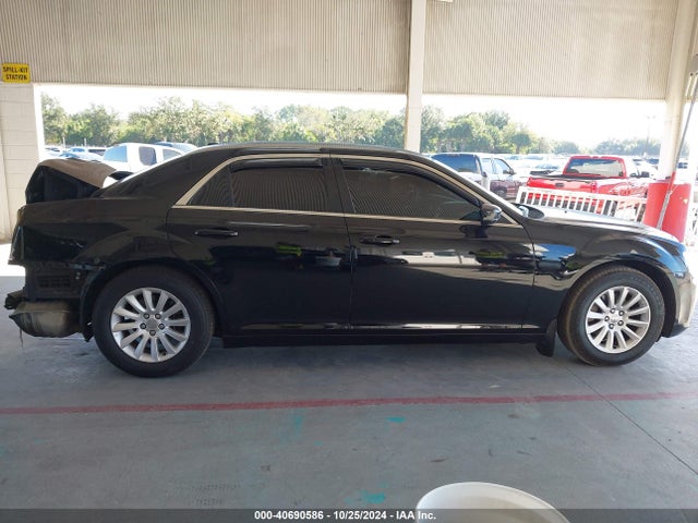 Chrysler 300 2014 2C3CCAAG0EH327334 Image 13