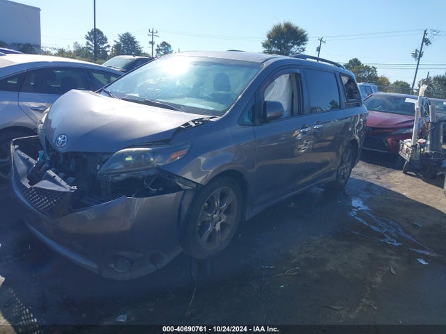 Toyota Sienna Se 8 Passenger 2015 5TDXK3DC4FS648980 Image 2