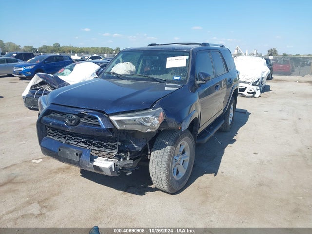 Toyota 4RUNNER SR5 2019 JTEBU5JR8K5732367 Image 2