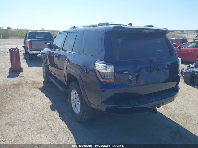 Toyota 4RUNNER SR5 2019 JTEBU5JR8K5732367 Image 3
