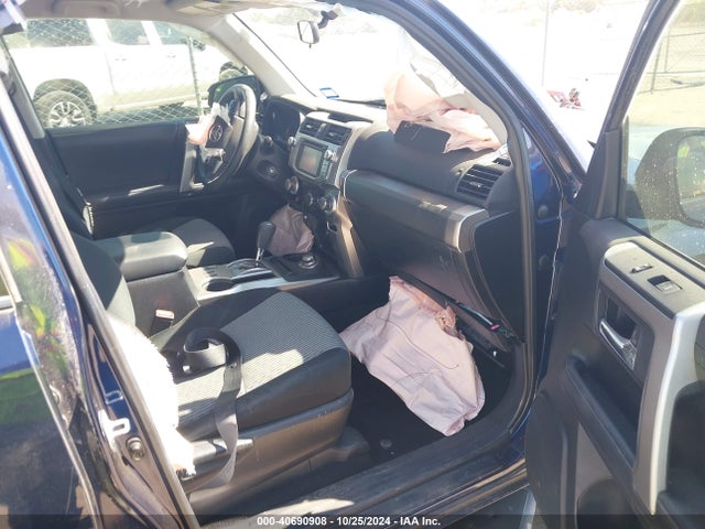 Toyota 4RUNNER SR5 2019 JTEBU5JR8K5732367 Image 5