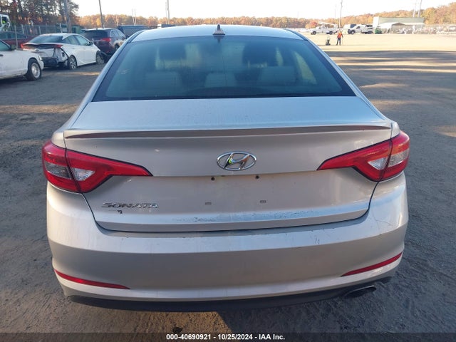 Hyundai SONATA SE 2016 5NPE24AF3GH369524 Image 16