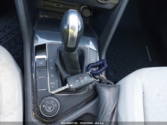 3VV0B7AX7KM040009 Volkswagen Tiguan 2.0t S