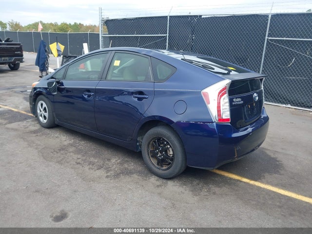 Toyota Prius Two 2014 JTDKN3DU1E0367554 Image 3