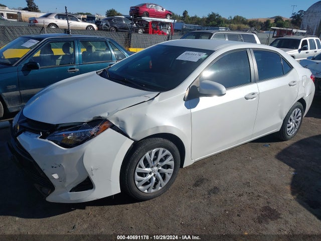 Toyota COROLLA LE 2019 5YFBURHE5KP946167 Image 2