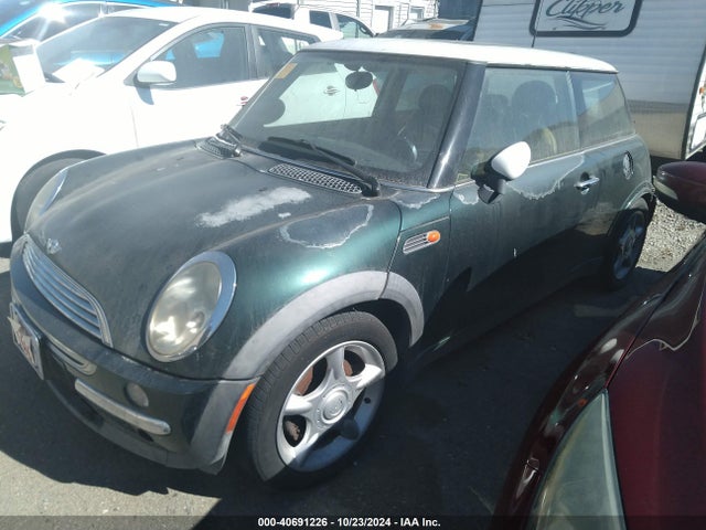 2002 MINI COOPER WMWRC33402TE12788 Photo 1