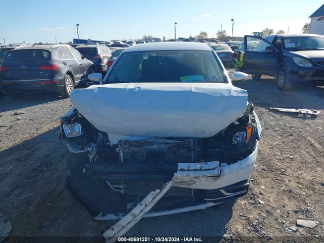 1VWAT7A33GC062818 Volkswagen Passat 1.8t S