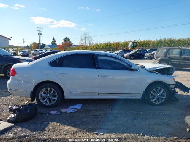 1VWAT7A33GC062818 Volkswagen Passat 1.8t S